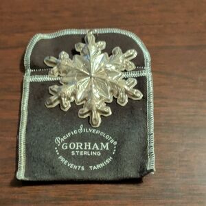 Gorham Sterling Silver Snowflake Ornament with Pouch 1978